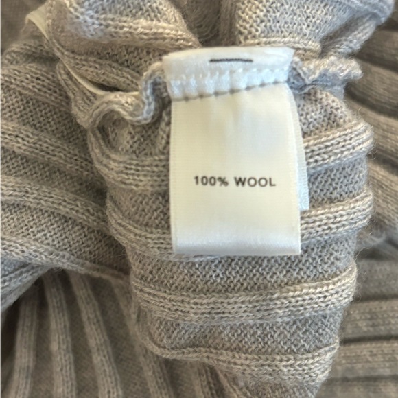 St John Gray Ribbed Asymmetrical Pullover Soft Wool Sweater Size Large - Picture 12 of 13